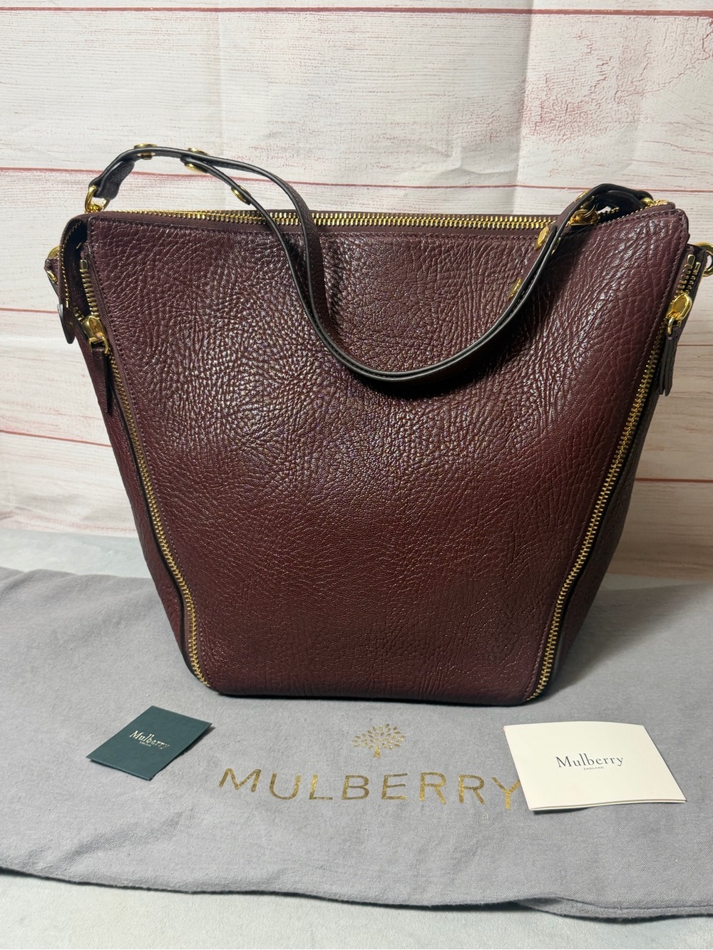 Mulberry Camden Burgundy Leather Shoulder Bag with Gold Hardware - Picture 7 of 16